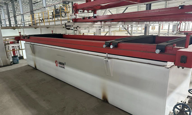 Embalm van vloeistof onderdompelingstank